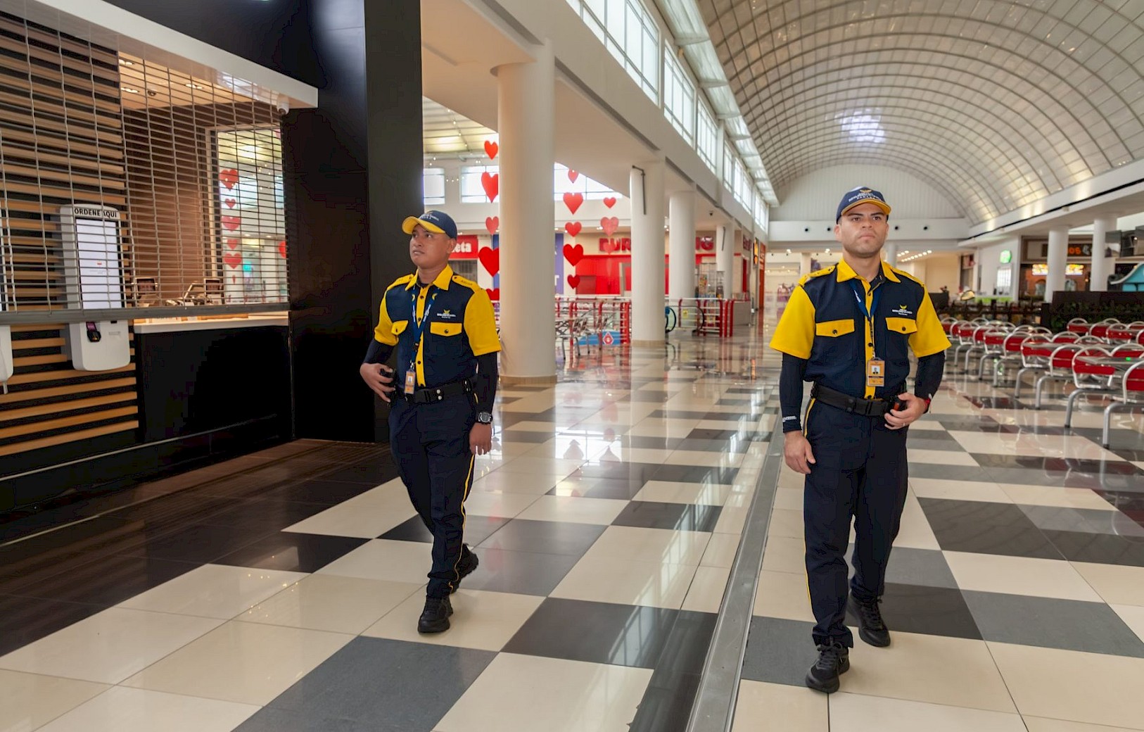 Patrullaje de agentes de ASUSA